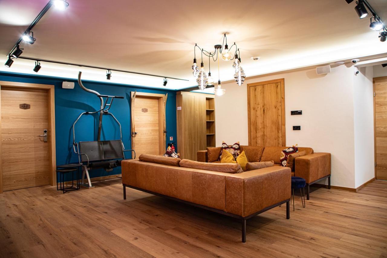 Roomie Alps Design Hostel Kitzbühel Exteriör bild